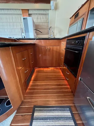 Roweboat Yacht Photos Pics 2006 Carver Voyager Sky Lounge kitchen with wood cabinetry and modern appliances.