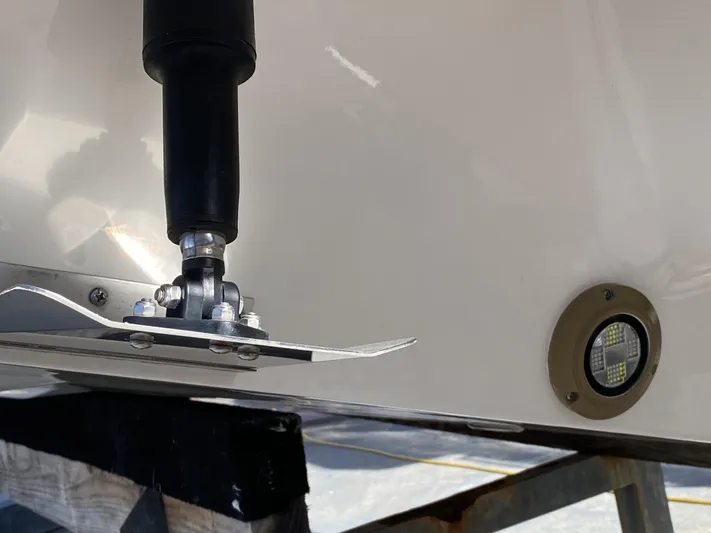 Double Trouble Yacht Photos Pics Close-up of 2023 Sea Ray 260 SLX boat hull and trim tab.