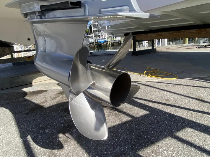 Double Trouble Yacht Photos Pics Propeller of 2023 Sea Ray 260 SLX boat on dry dock.