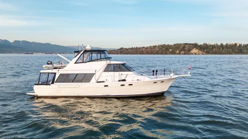 Seaclusion Yacht Photos Pics 1998 Bayliner 4788 Pilot House Motoryacht cruising on open water with scenic background.