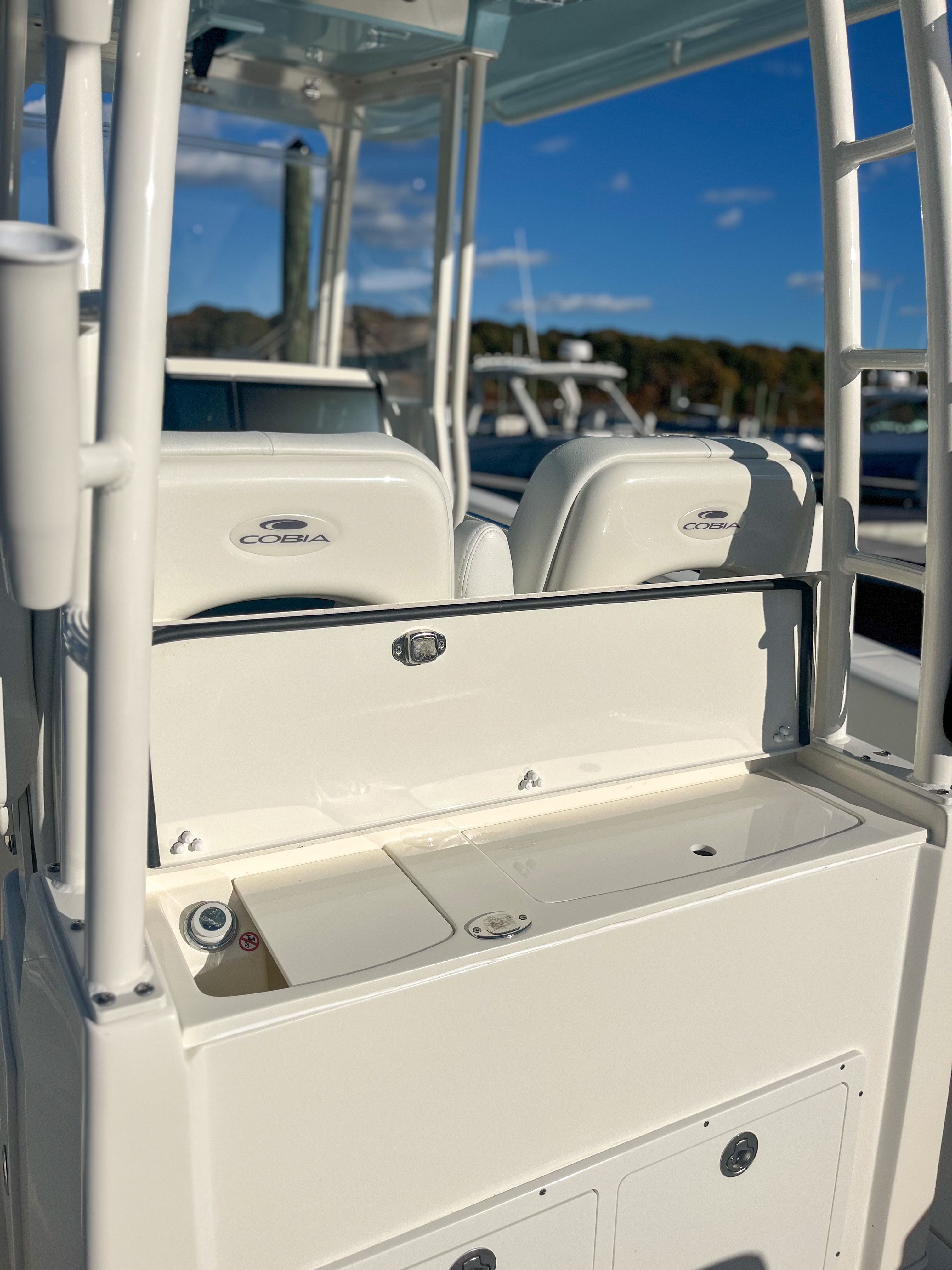 2024 COBIA 301 CC - Image 8