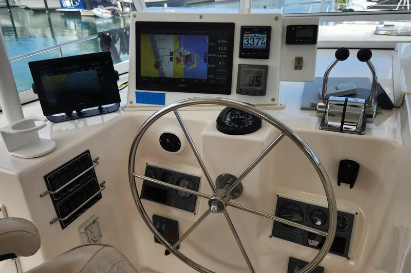 Tahawus Yacht Photos Pics Helm of 2005 Endeavour 44 TrawlerCat with navigation screens and controls.