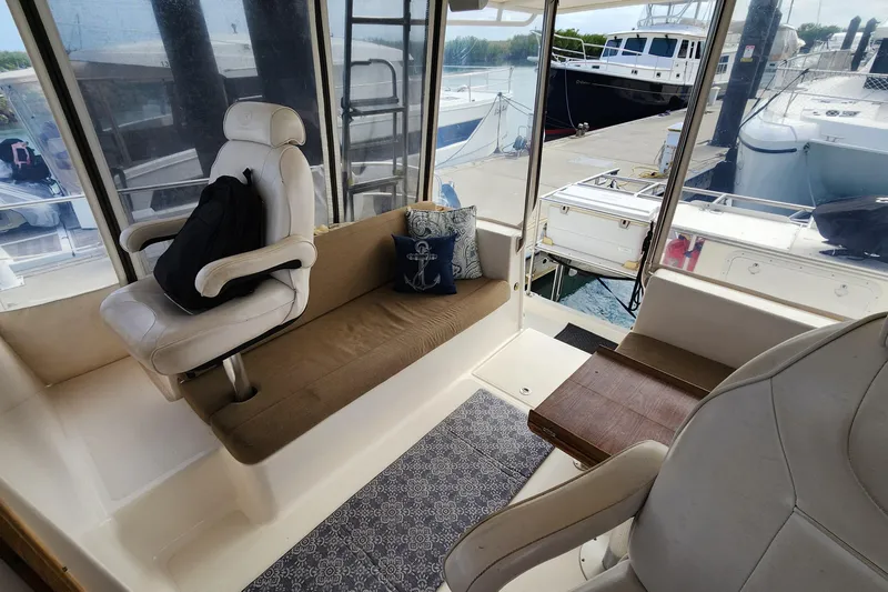 Tahawus Yacht Photos Pics Interior of 2005 Endeavour 44 TrawlerCat with seating and nautical decor.