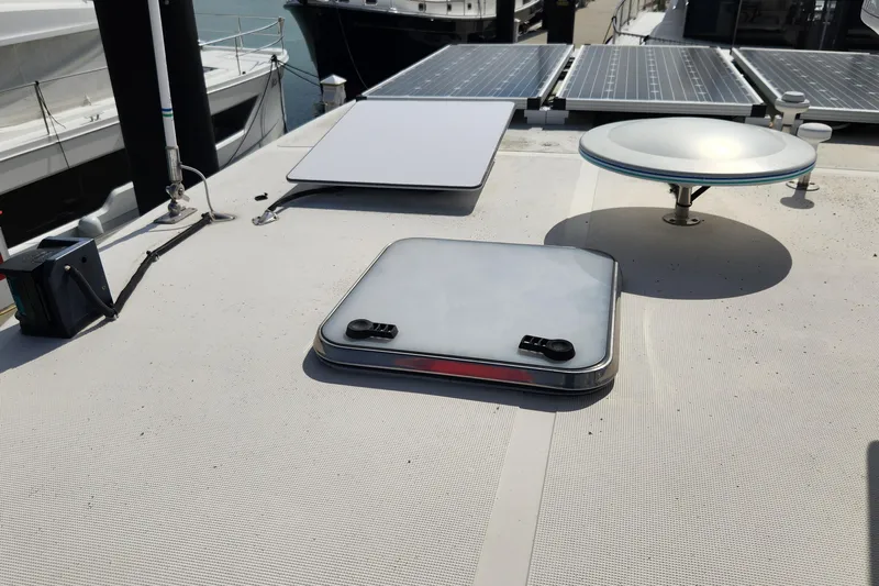 Tahawus Yacht Photos Pics Rooftop of 2005 Endeavour 44 TrawlerCat with solar panels and marine equipment.