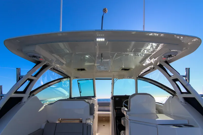 Endeavor Yacht Photos Pics 2023 Pursuit DC 295 Dual Console boat interior with sleek design and ocean view.