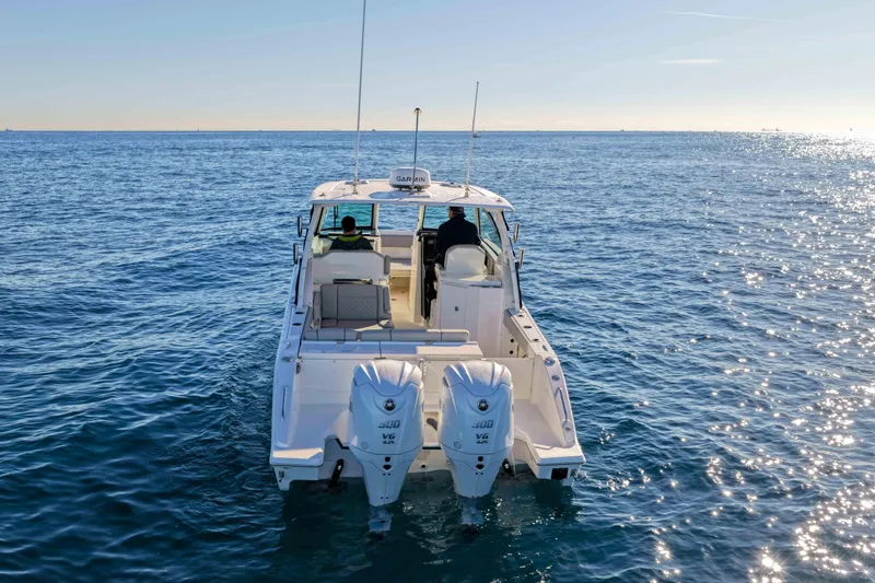 Endeavor Yacht Photos Pics 2023 Pursuit DC 295 Dual Console boat cruising on open water.