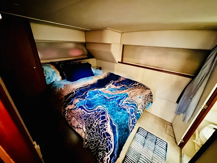 Precious Time Yacht Photos Pics Cozy bedroom in 1998 Silverton 392 Motor Yacht with vibrant blue bedding.