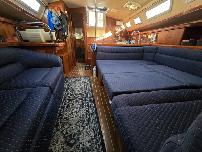 Scuba Duo Yacht Photos Pics Interior of 2004 Hunter 41 AC sailboat with blue seating and wooden accents.