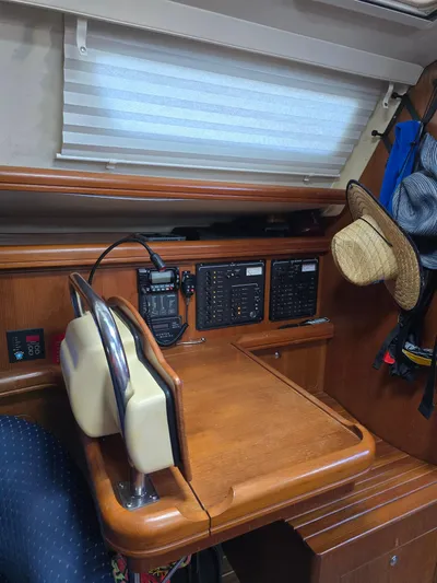 Scuba Duo Yacht Photos Pics 2004 Hunter 41 AC yacht interior with navigation station and control panels.