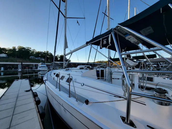 Scuba Duo Yacht Photos Pics 2004 Hunter 41 AC sailboat docked at marina, clear sky, calm water.