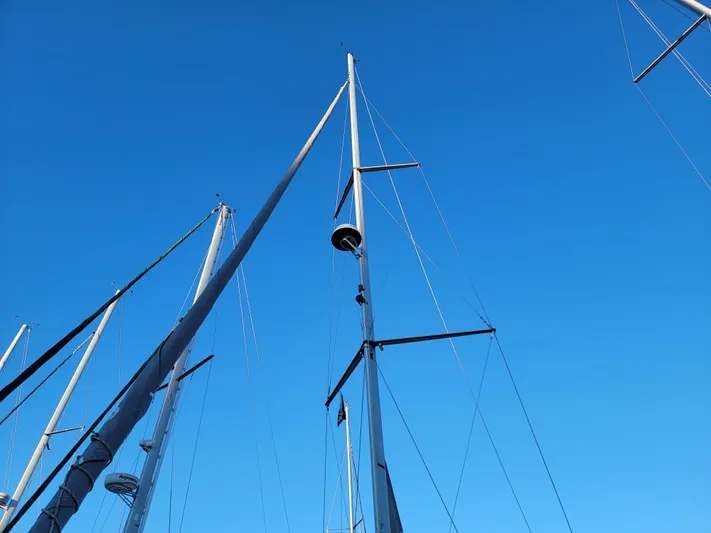 Scuba Duo Yacht Photos Pics Masts of a 2004 Hunter 41 AC sailboat against a clear blue sky.