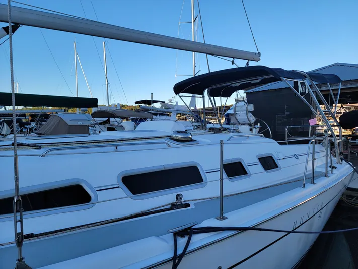 Scuba Duo Yacht Photos Pics 2004 Hunter 41 AC sailboat docked at marina, featuring sleek design and spacious deck.