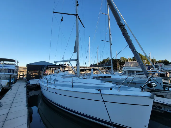 Scuba Duo Yacht Photos Pics 2004 Hunter 41 AC sailboat docked at marina under clear blue sky.