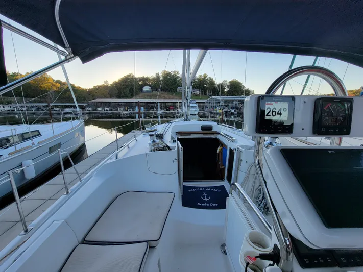 Scuba Duo Yacht Photos Pics Cockpit view of 2004 Hunter 41 AC sailboat docked at marina.