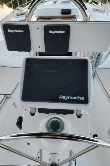 Scuba Duo Yacht Photos Pics Raymarine navigation system on 2004 Hunter 41 AC yacht steering console.
