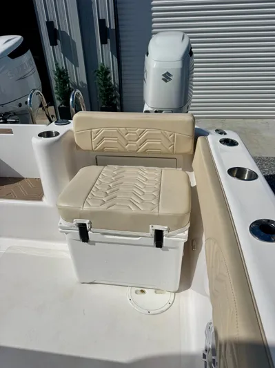 Yacht Photos Pics 2023 Twin Vee 280 GFX CC boat seat with beige cushion and cup holders.