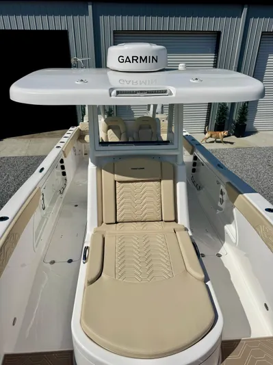  Yacht Photos Pics 2023 Twin Vee 280 GFX CC boat with Garmin equipment, featuring beige seating and sleek design.