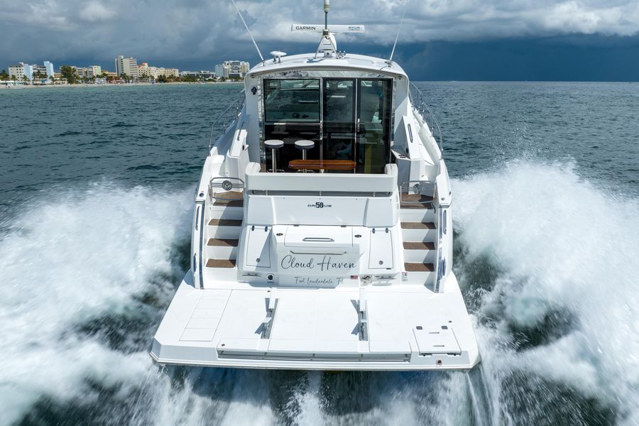 2019 Cruisers Yachts 50 Cantius