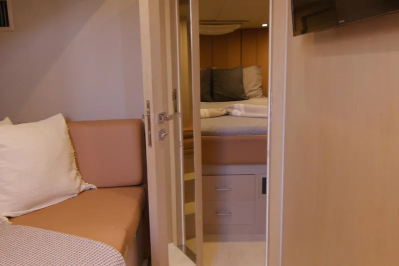 Quikwood Yacht Photos Pics Interior of 2014 SACS Strider yacht with cozy seating and bed.