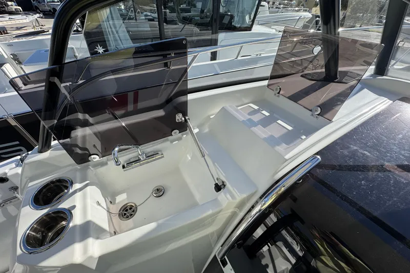  Yacht Photos Pics 2026 Jeanneau Leader 9.0 WA Series 2 boat cockpit with sink and cup holders.