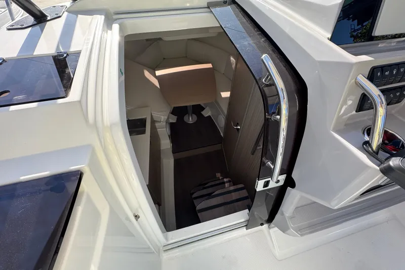  Yacht Photos Pics 2026 Jeanneau Leader 9.0 WA Series 2 cabin interior with modern design and sleek finishes.