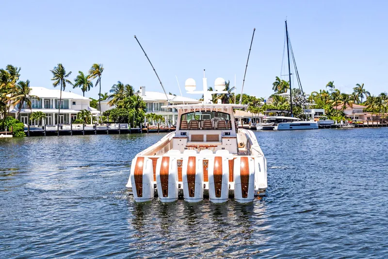 Book Ends Yacht Photos Pics 2021 HCB Estrella boat cruising on a sunny waterfront with luxury homes.