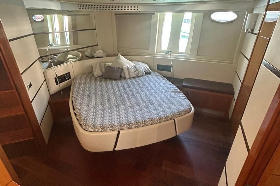 2007 Pershing 62 