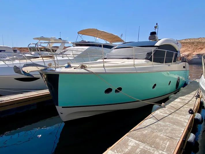 Revenant Yacht Photos Pics 