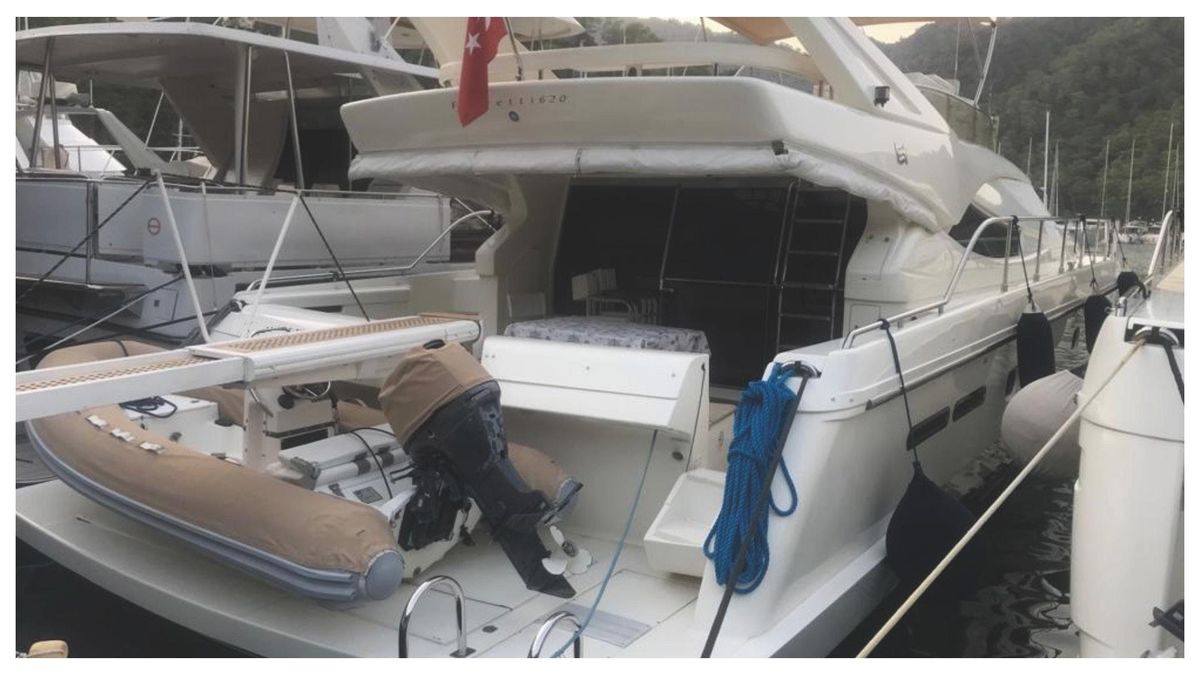 2000 Ferretti Yachts 63 