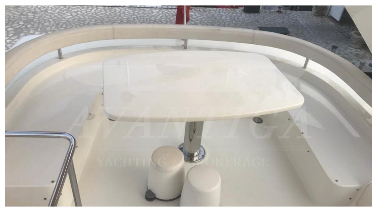 2000 Ferretti Yachts 63 