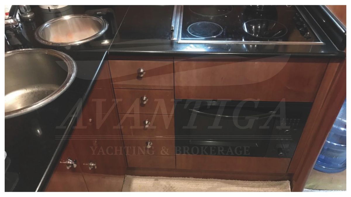 2000 Ferretti Yachts 63 