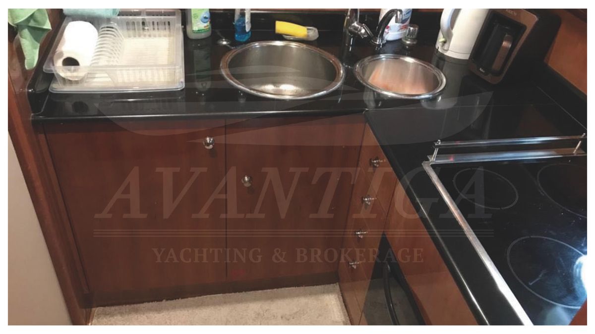 2000 Ferretti Yachts 63 