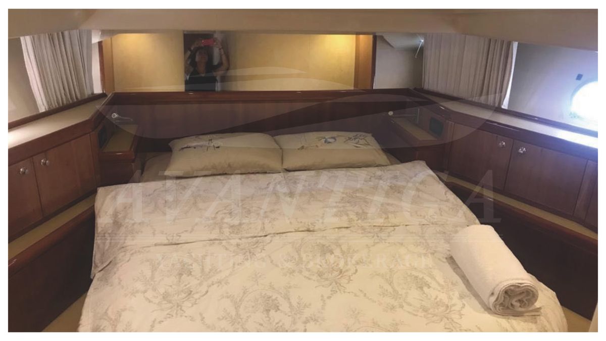 2000 Ferretti Yachts 63 