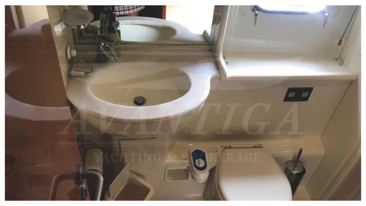 2000 Ferretti Yachts 63 