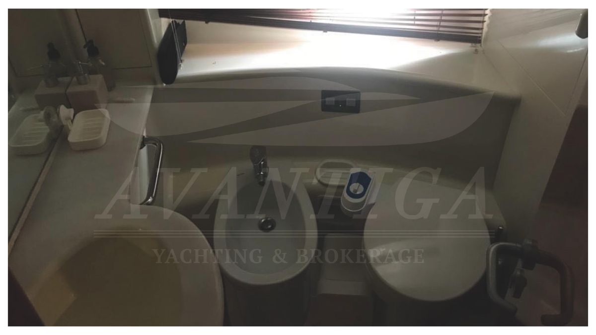 2000 Ferretti Yachts 63 
