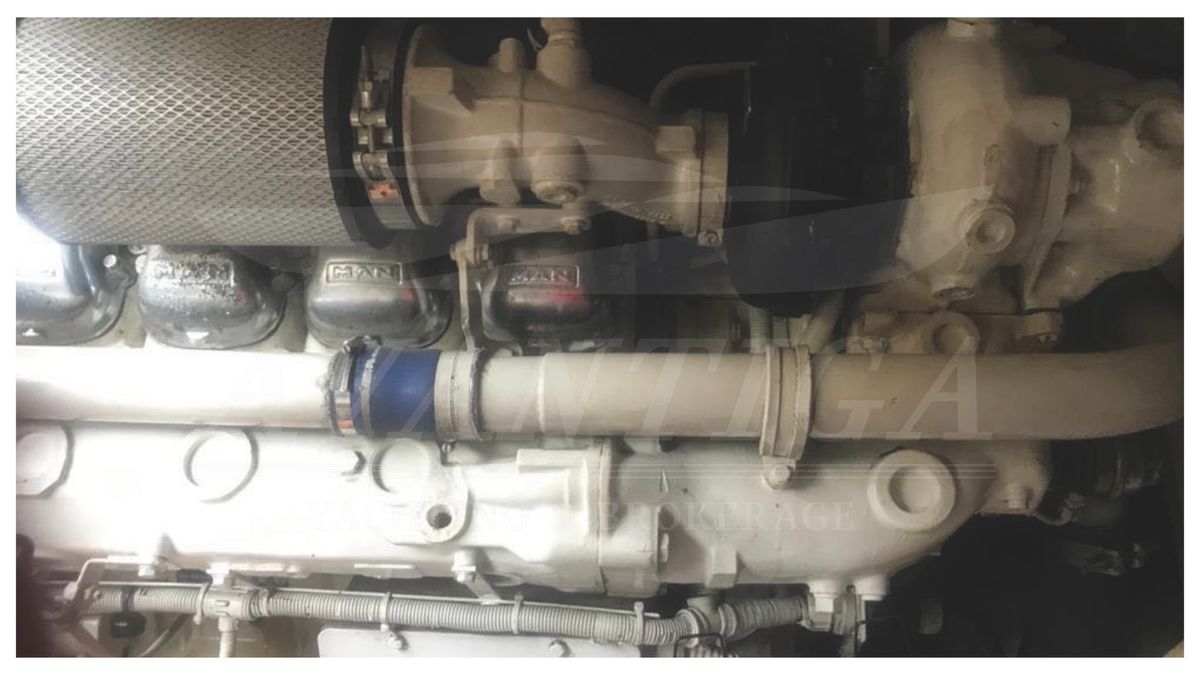 2000 Ferretti Yachts 63 