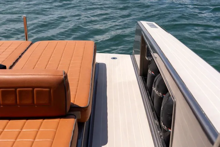  Yacht Photos Pics 2015 Vandutch 40 - Image 14