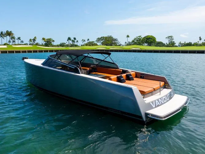  Yacht Photos Pics 2015 Vandutch 40 - Image 8