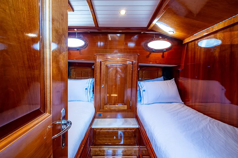 Hooligan VI Yacht Photos Pics Luxurious wooden cabin interior of 2005 Hinckley Talaria 55 MY yacht with twin beds.