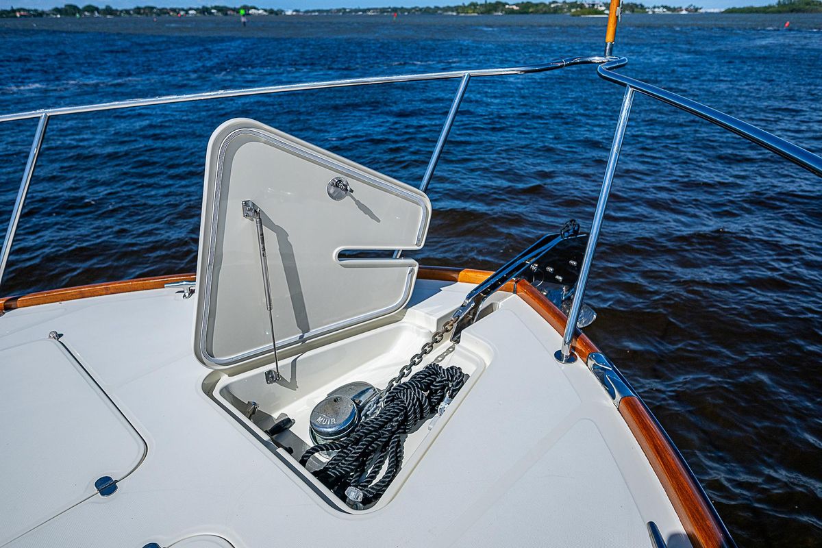 2005 Hinckley 55 