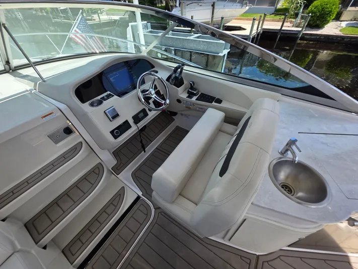  Yacht Photos Pics 2021 REGAL 33 XO - Image 16