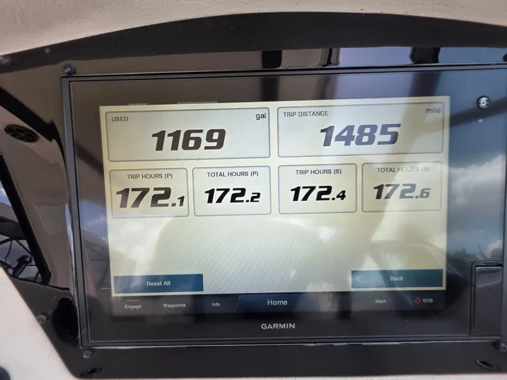  Yacht Photos Pics 2021 REGAL 33 XO - Image 18