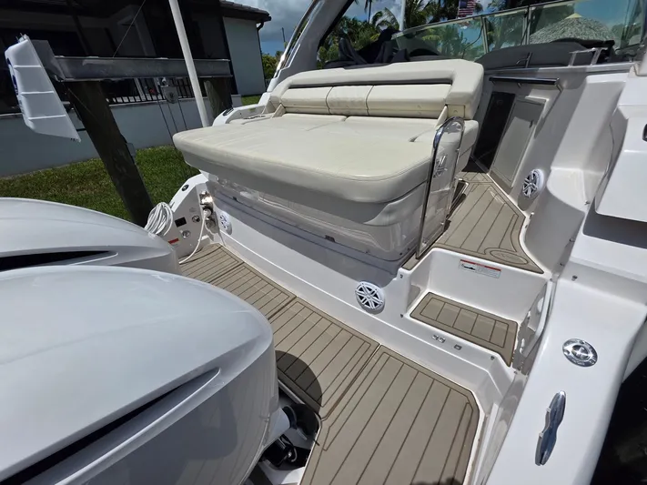  Yacht Photos Pics 2021 REGAL 33 XO - Image 8
