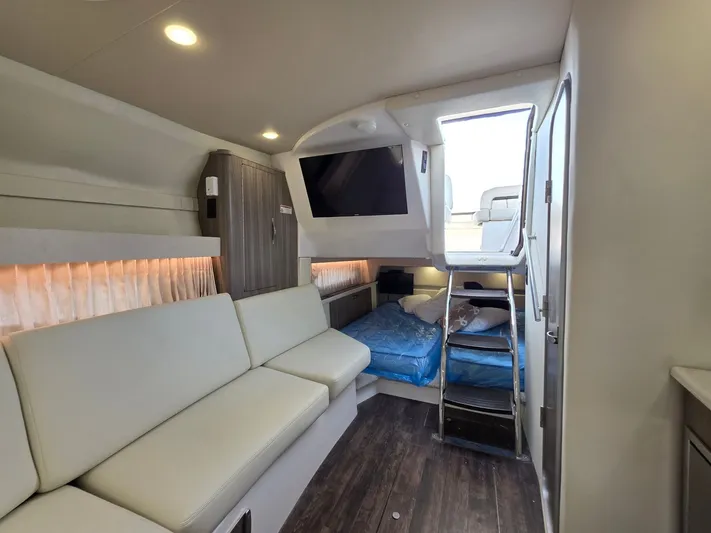  Yacht Photos Pics 2021 REGAL 33 XO - Image 23