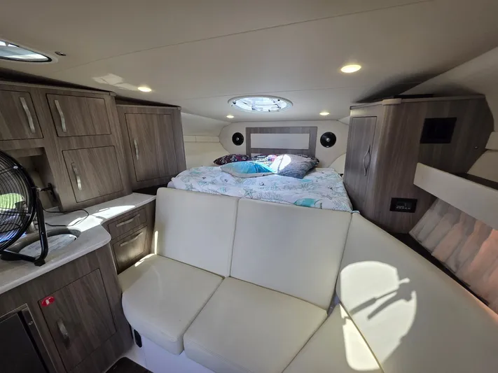  Yacht Photos Pics 2021 REGAL 33 XO - Image 21