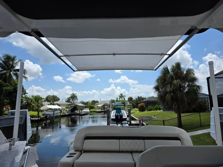  Yacht Photos Pics 2021 REGAL 33 XO - Image 29