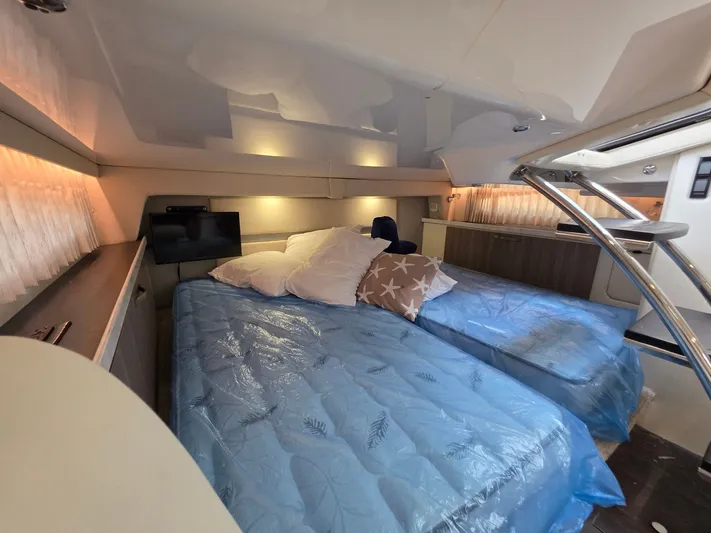  Yacht Photos Pics 2021 REGAL 33 XO - Image 25