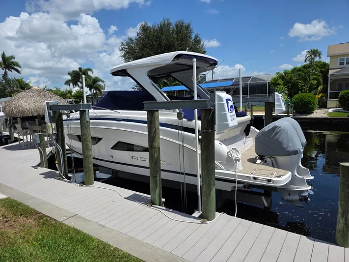  Yacht Photos Pics 2021 REGAL 33 XO - Image 4