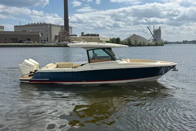 Chris-Craft Calypso 32
