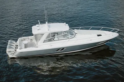 Intrepid 475 Sport Yacht